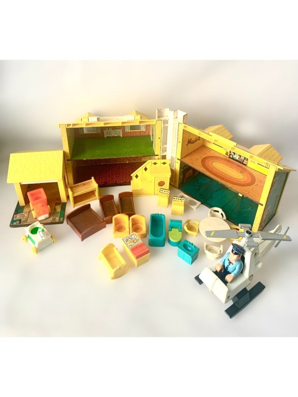 Fisher-Price Little People Play Family House #952 23 Accessories & Helicopter